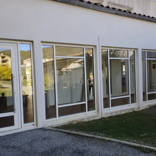ensemble vitré maison de retraite - alpes hygiene services - nettoyage de vitres à Sisteron